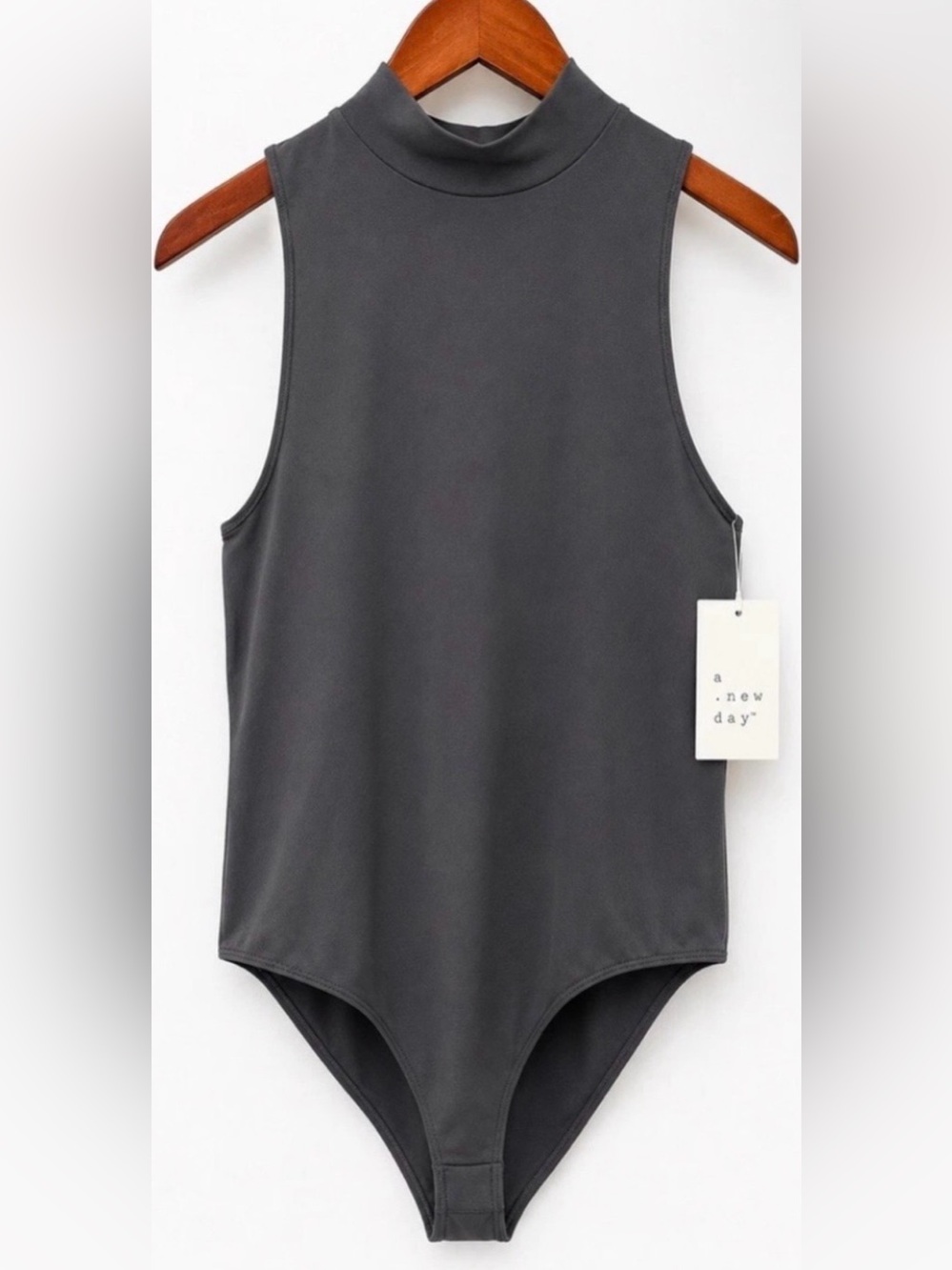 5 Pieces MSRP $90.00 bodysuits - Picture 2 of 6
